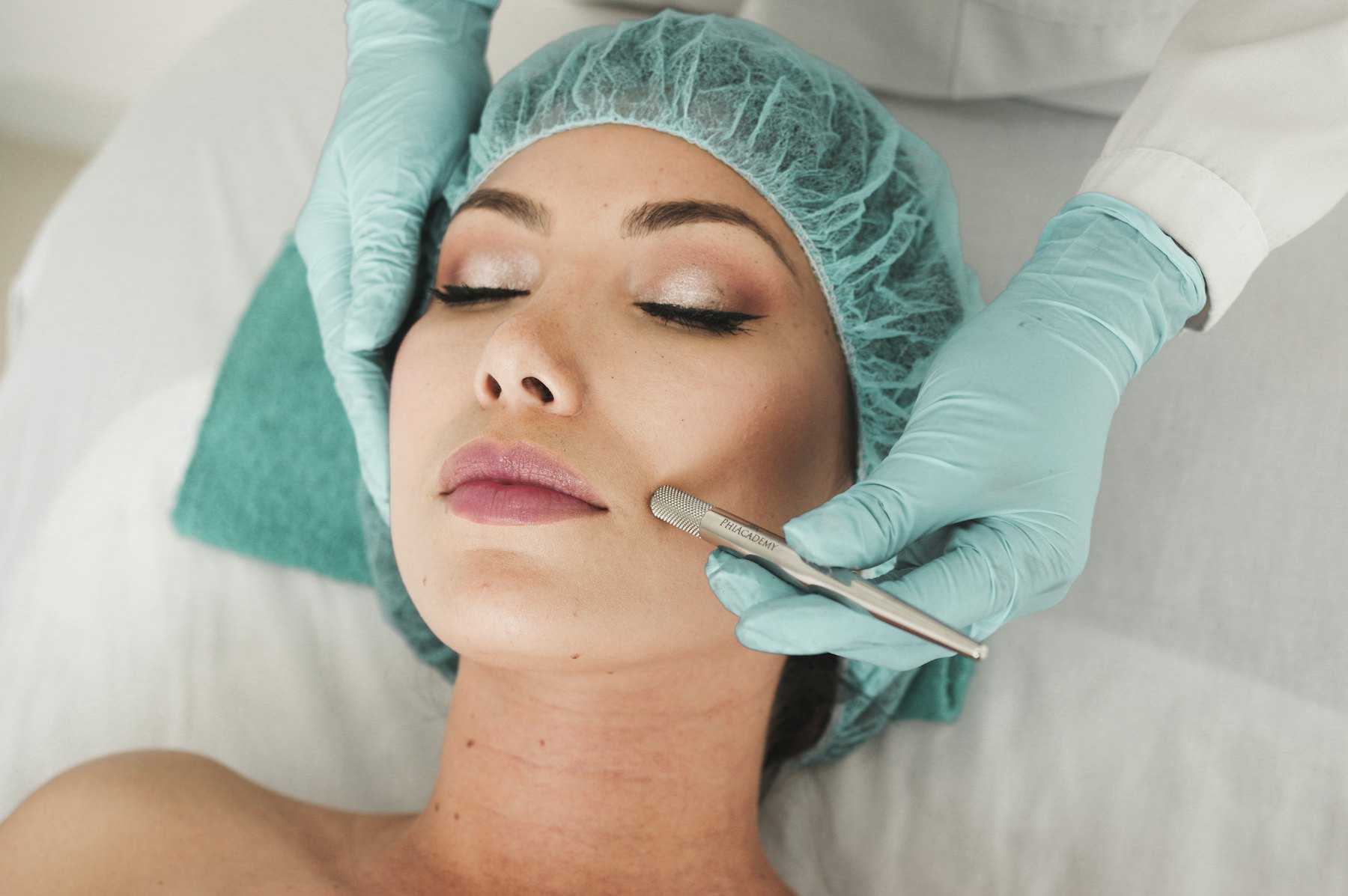 Tratamiento facial en cabina de estética